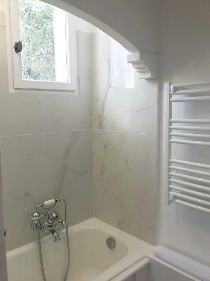 La Villa Grimaudoise 0*, Grimaud